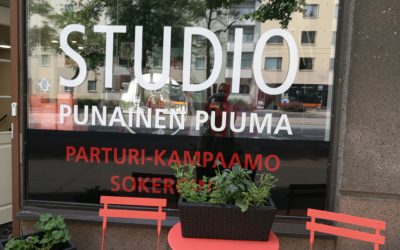 Hippiä värinpoistoa ja kunnon loppusilaus kampaamossa